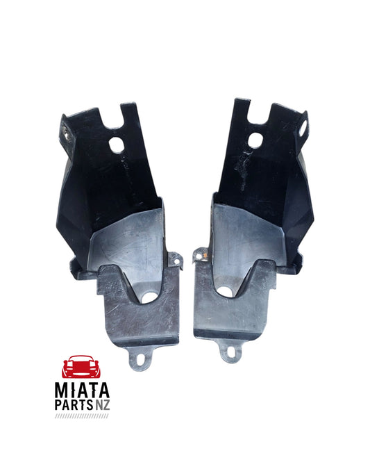 MX5 NA Softtop Plastic Drain Hole Surround Ends (Used)